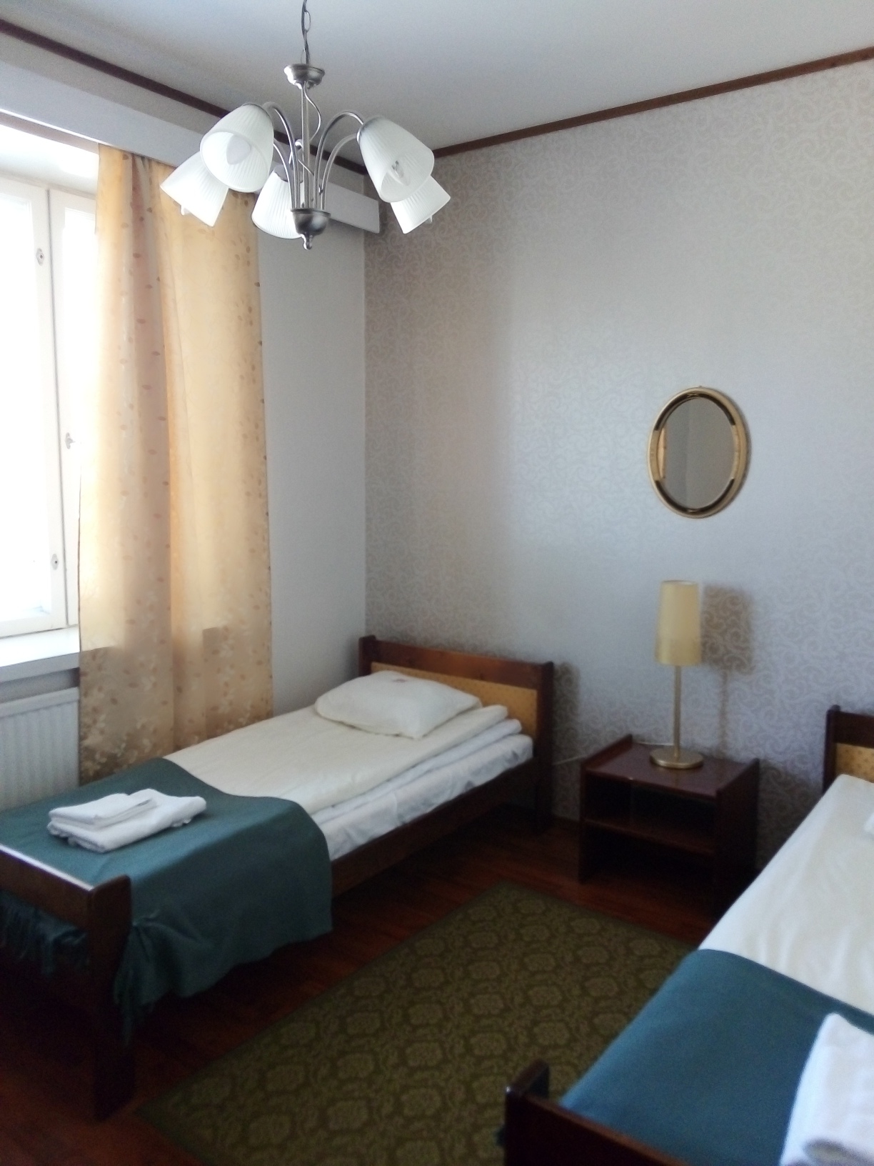 Hotellihuone kahdella vuoteella
